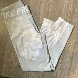 Nike pro Womens Camo 7/8 Leggings